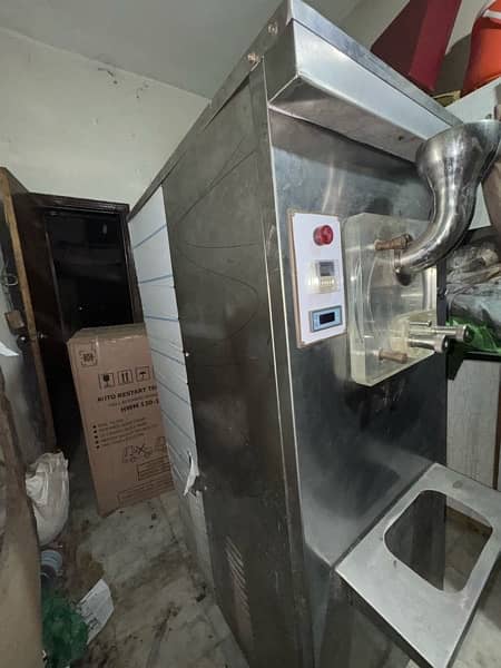 ICE CREAM MAKER MACHINE 4