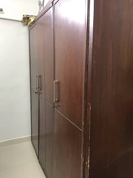 alamari  3 door big size wooden wardrob 1