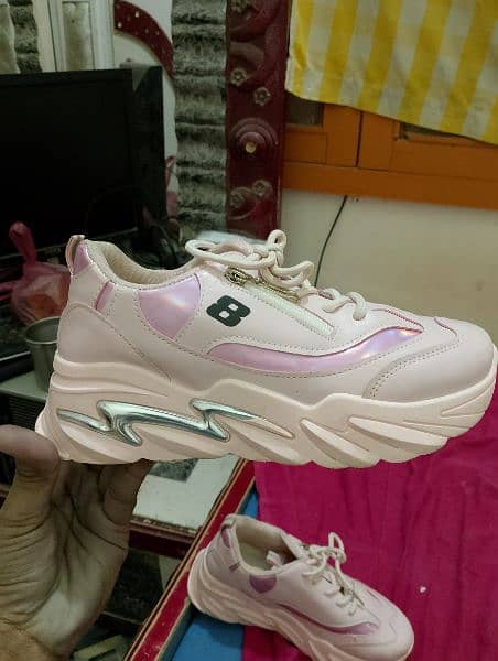 girls shoes he new he bilkul pink colour he size 38 7 number he 1