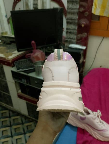 girls shoes he new he bilkul pink colour he size 38 7 number he 2