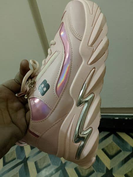 girls shoes he new he bilkul pink colour he size 38 7 number he 6