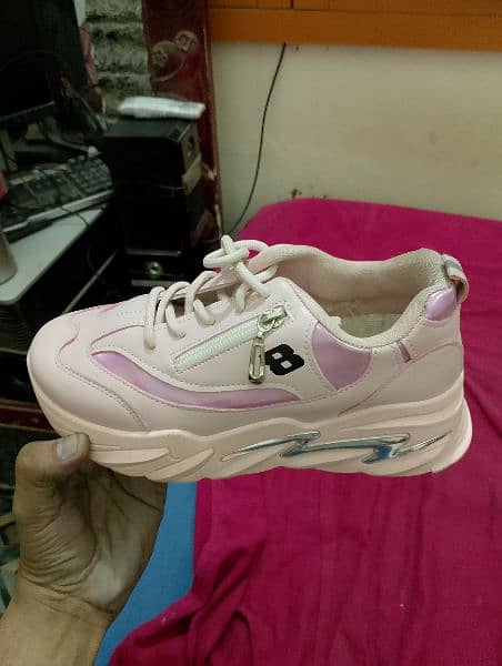 girls shoes he new he bilkul pink colour he size 38 7 number he 8