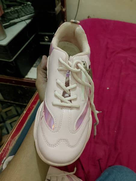 girls shoes he new he bilkul pink colour he size 38 7 number he 11