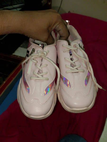 girls shoes he new he bilkul pink colour he size 38 7 number he 12