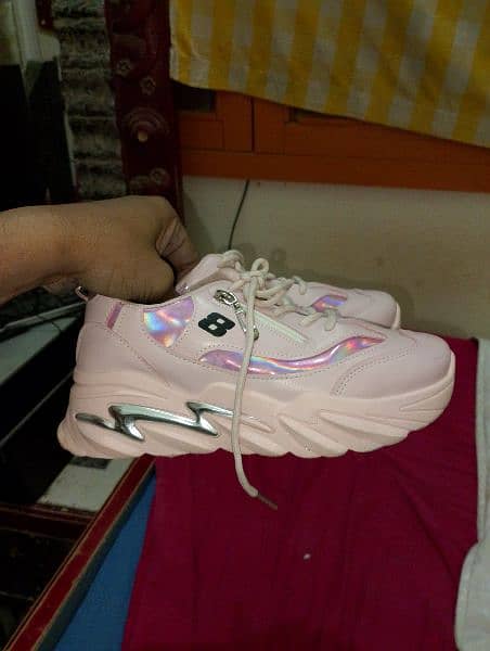 girls shoes he new he bilkul pink colour he size 38 7 number he 13