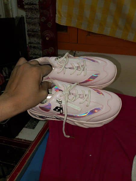 girls shoes he new he bilkul pink colour he size 38 7 number he 14