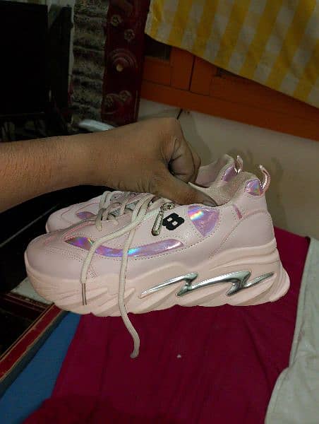 girls shoes he new he bilkul pink colour he size 38 7 number he 15