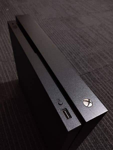 Xbox One X | GTA V Included 5