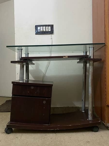 computer table for urgent sale 0