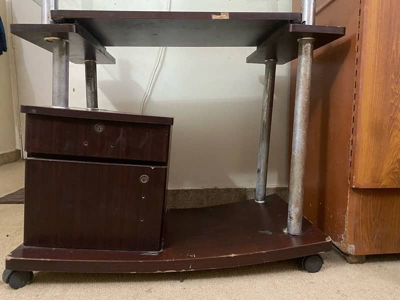 computer table for urgent sale 1