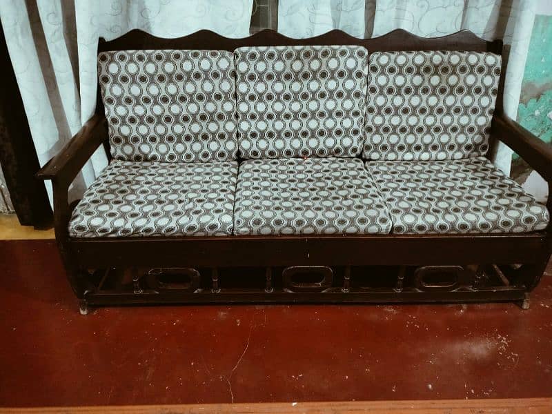 i am Selling Sofa Set 5 Seater 1