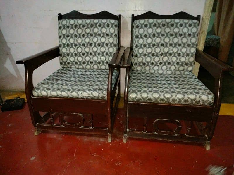 i am Selling Sofa Set 5 Seater 2