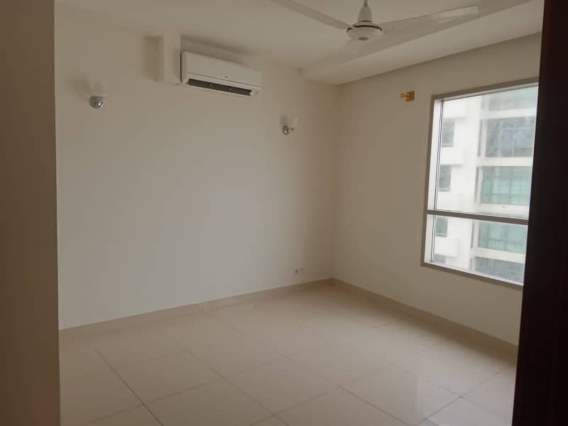 Emaar 4 Bedroom Apartment For Rent Sea Facing 0