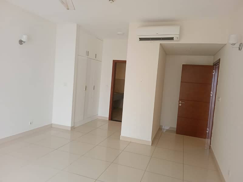 Emaar 4 Bedroom Apartment For Rent Sea Facing 4