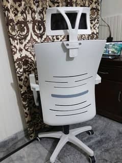 For Sale: Premium Gaming Chair – Perfect for Office or Gaming!