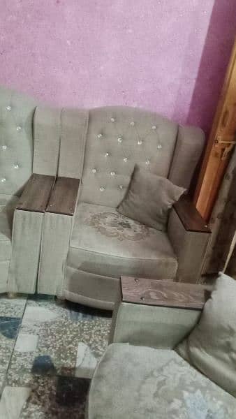 selling a sofa set 0