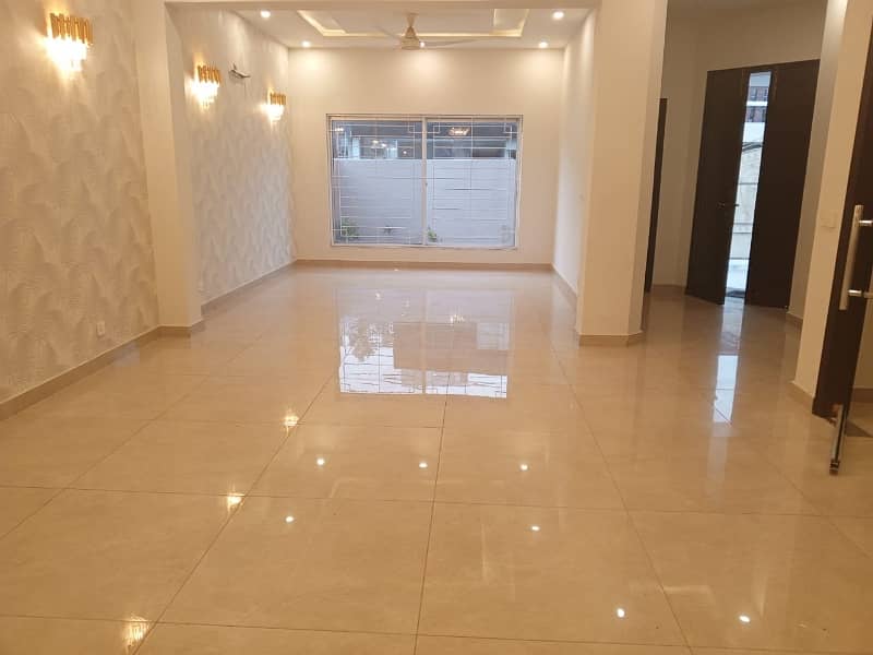 Dha phase 8 Ex Air Avenue 10 marla full house for rent 12