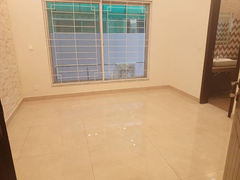 Dha phase 8 Ex Air Avenue 10 marla full house for rent 13