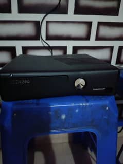 Xbox 360 slim with 1 controller