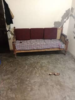 good condition sofa 0