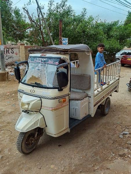 Loader Riksha 0