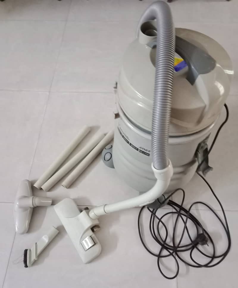 Vacuum Cleaner. Gaba National 1