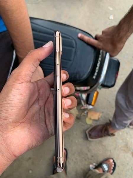 IPhone Xsmax Non Pta 256GB Gold Colour 6