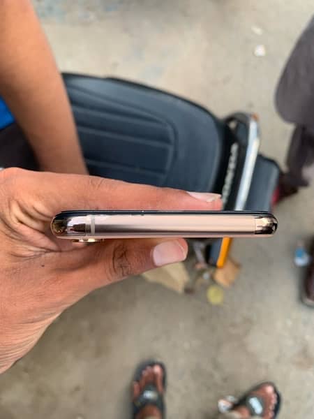 IPhone Xsmax Non Pta 256GB Gold Colour 7