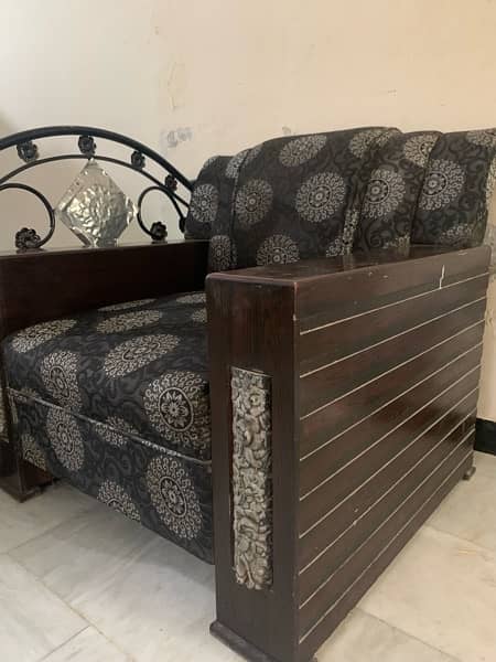 5 SEATER SOFA GOOD CONDITION 3