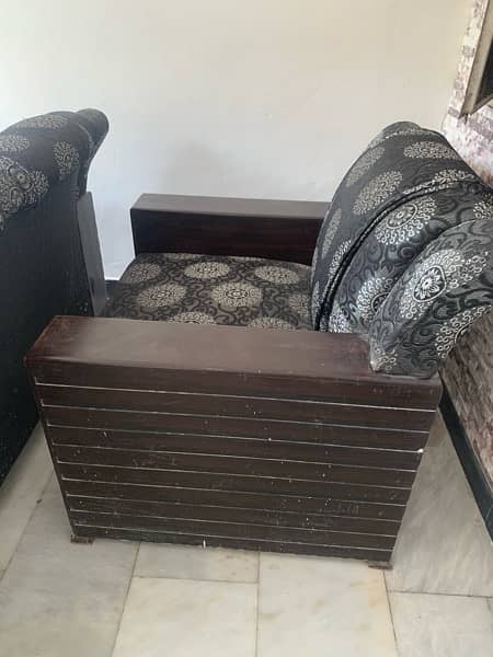 5 SEATER SOFA GOOD CONDITION 4