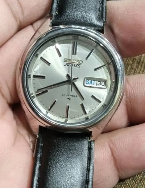 Seiko Majesta quartz japan watch 11