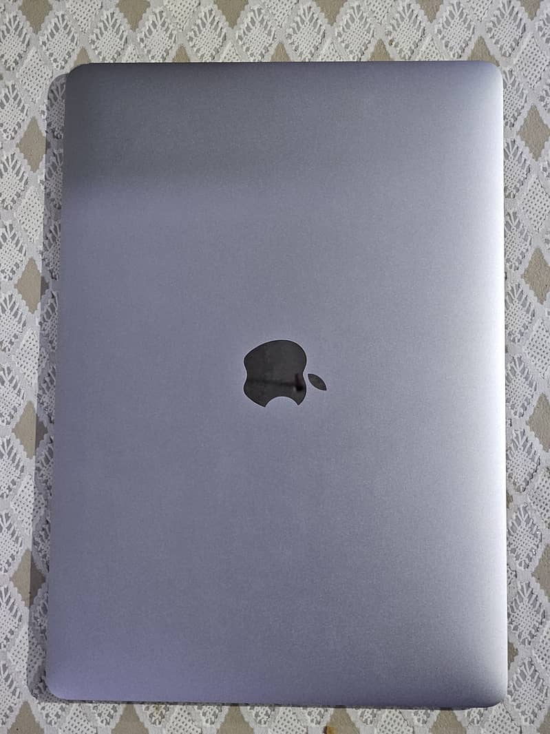 Macbook Pro 13" (2017), Core i5, 8GB RAM, 256 SSD 2