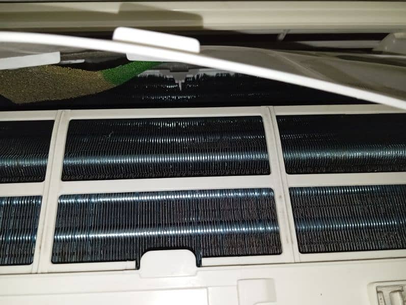 Gree non inverter air conditioner for sale. . 2