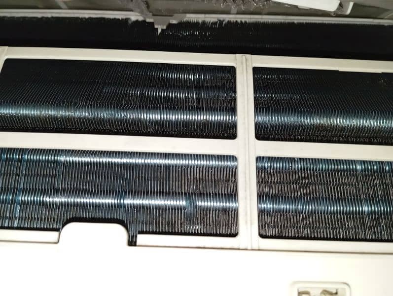 Gree non inverter air conditioner for sale. . 3