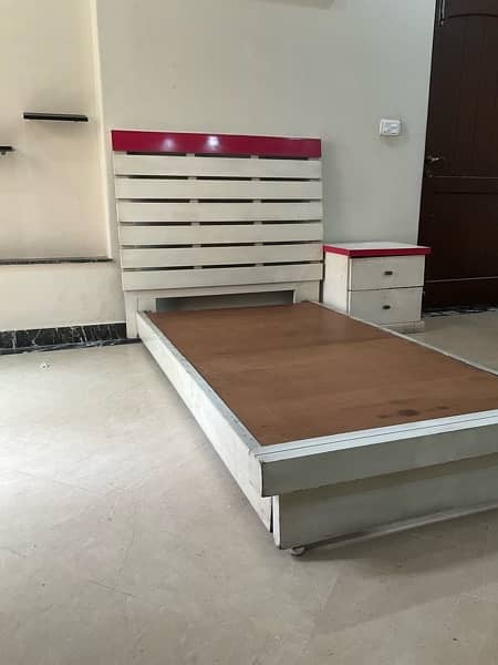 2 Single Beds and 1 Side Table For sale 0