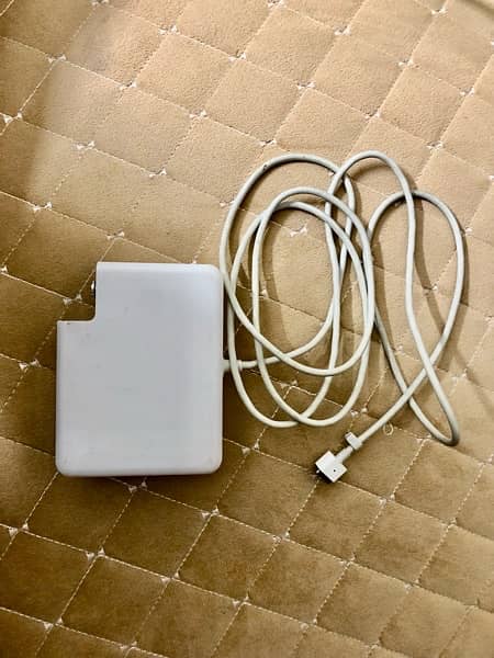 MAC BOOK 2010 Model  | With Original Charger and Adpter | White Colour 5