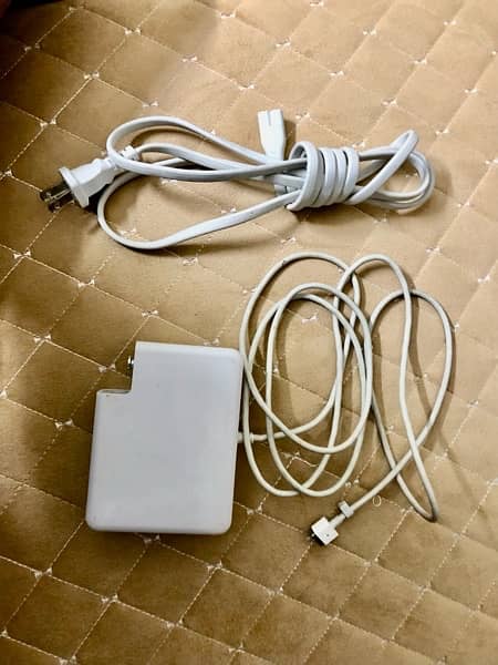 MAC BOOK 2010 Model  | With Original Charger and Adpter | White Colour 6