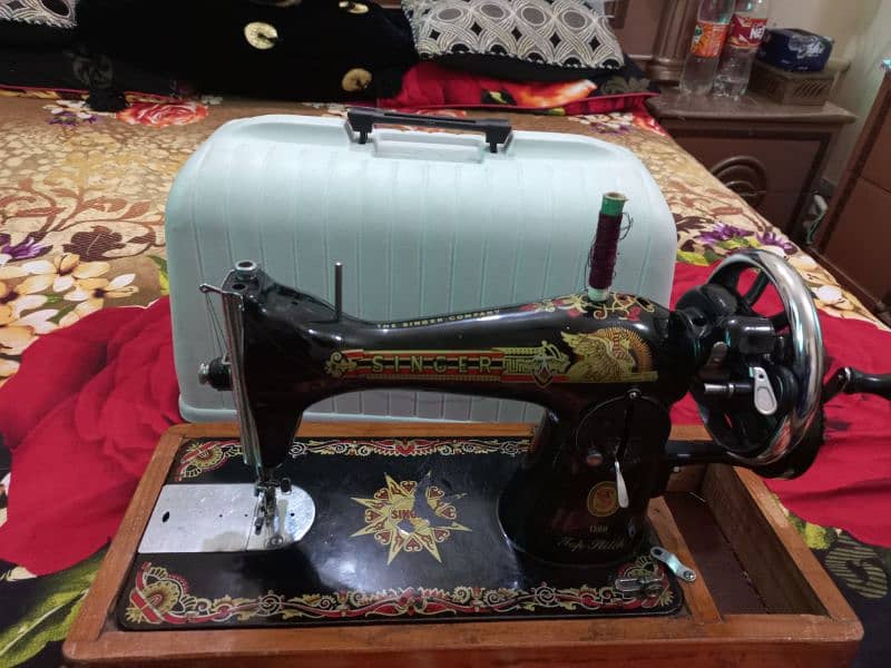 New singer sewing machine slightly used 1