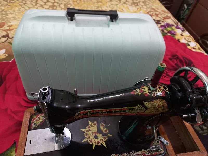 New singer sewing machine slightly used 3