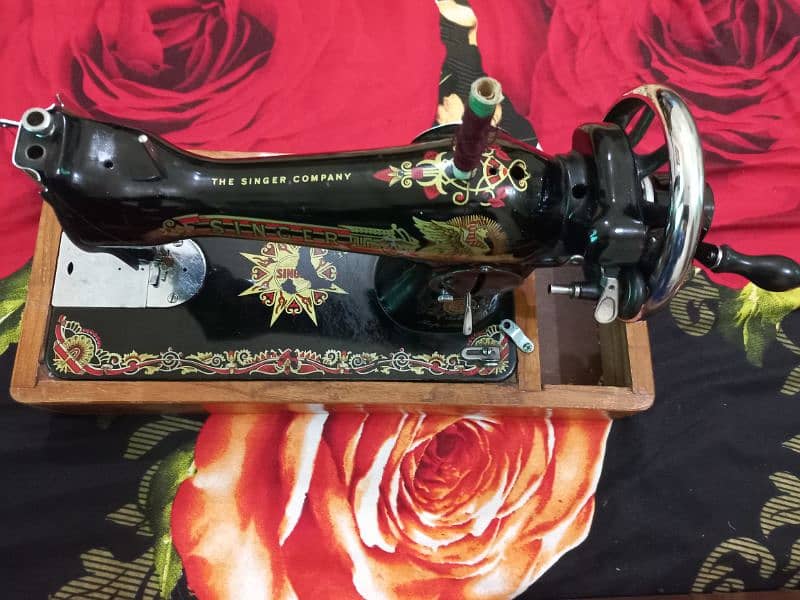 New singer sewing machine slightly used 4