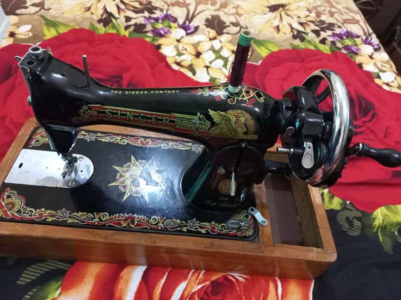 New singer sewing machine slightly used 5