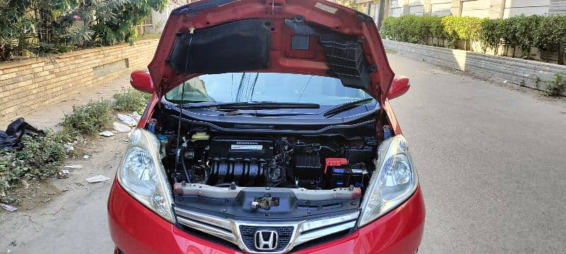 Honda Fit shuttle 2012/15 10