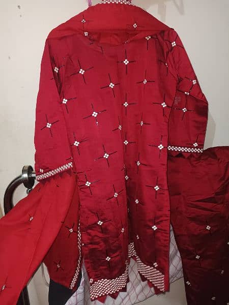 New suit  Size medium 4