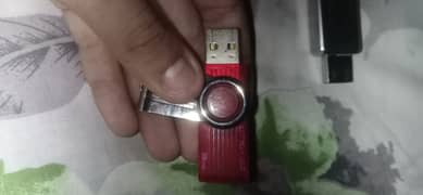 Ek USB 32gb 2 USB 8GB CONDITION OK