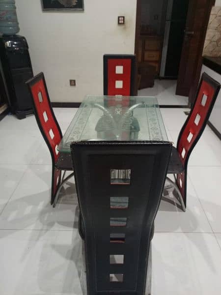 it is the set of dining table which includes one table and four tables 3