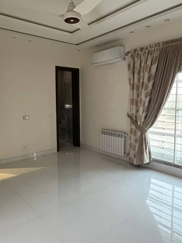 Luxurious 1 Kanal Upper Portion Is Available For Rent 9