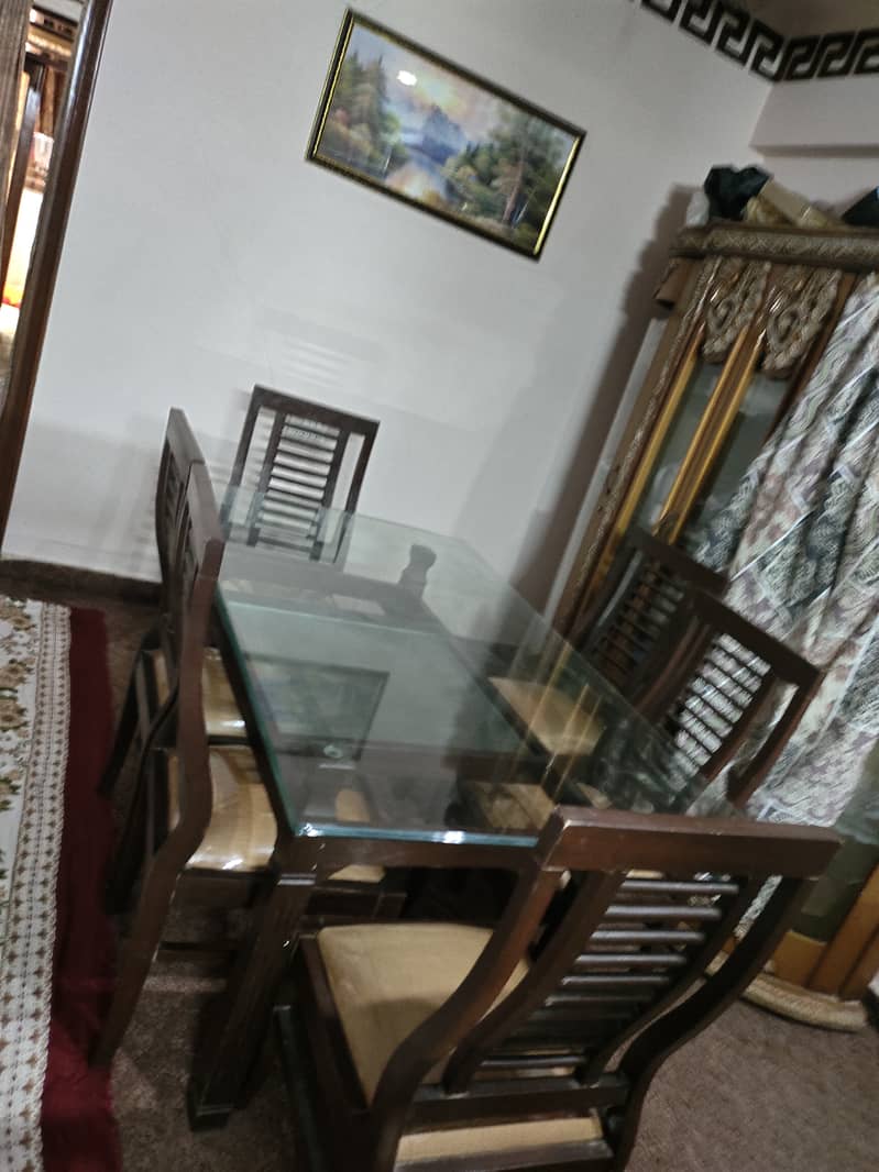 Dining table with chairs / 6 seaters 2