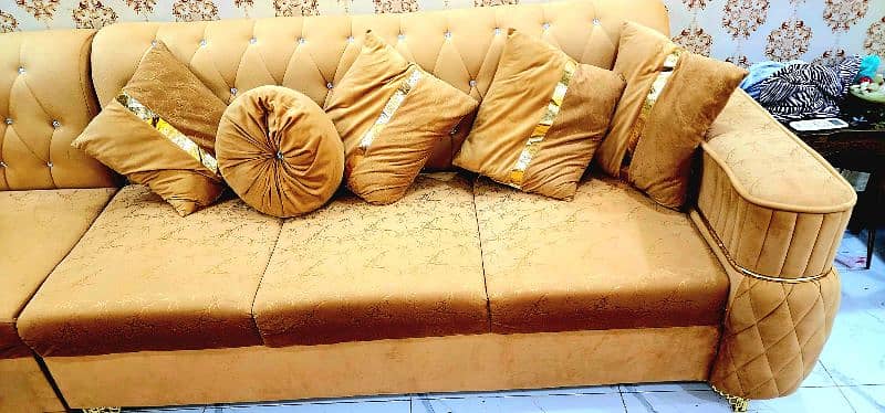 L shape 7 seater sofa excellent condition treanding sofa golden color 1