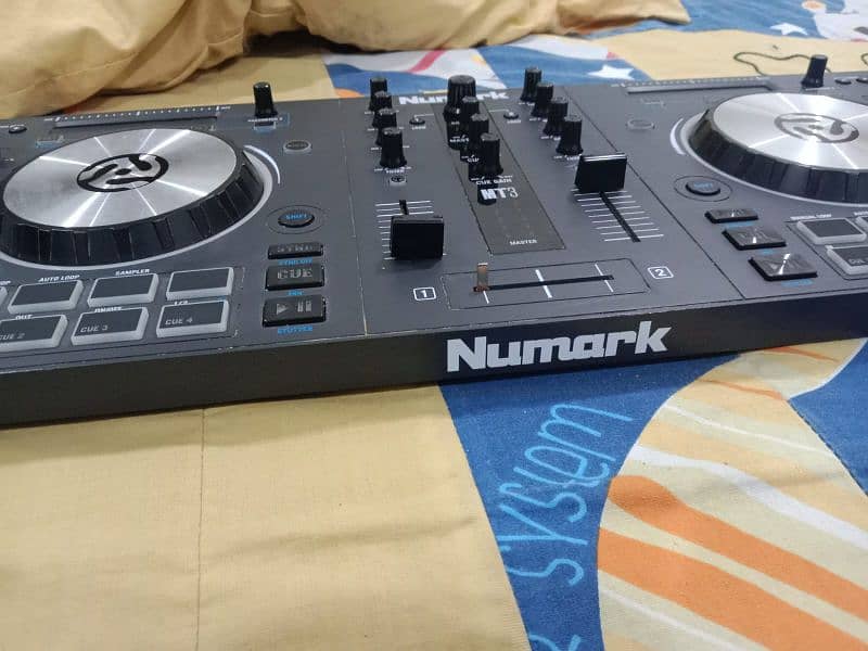 Numerk DJ mixtrack pro. . . . . mint condition 1