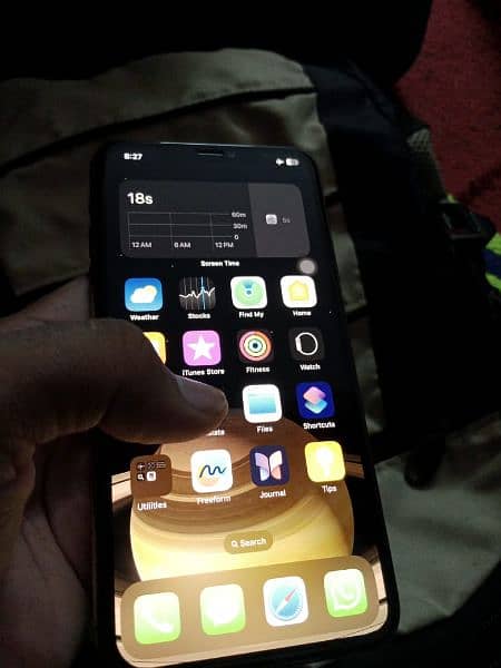 I phone 11 pro max 4